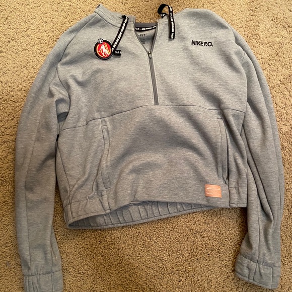 Ecnl cropped grey hoodie